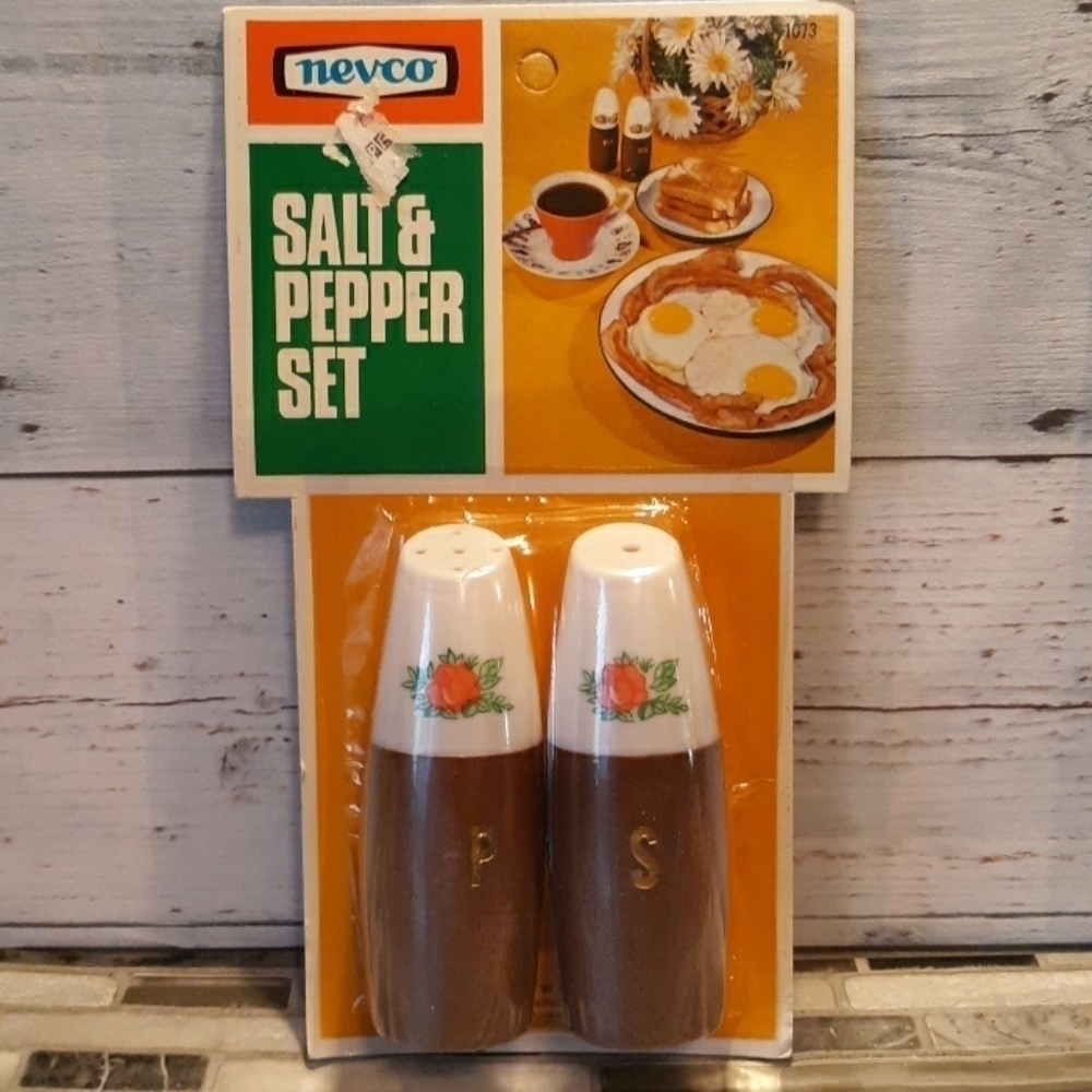 Nevco vintage 1960s brown salt and pepper set nwt